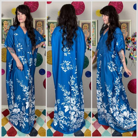 Vintage 1960s Blue and White Hawaiian Floral Tiki Caftan Hostess Dress - Picture 3 of 8